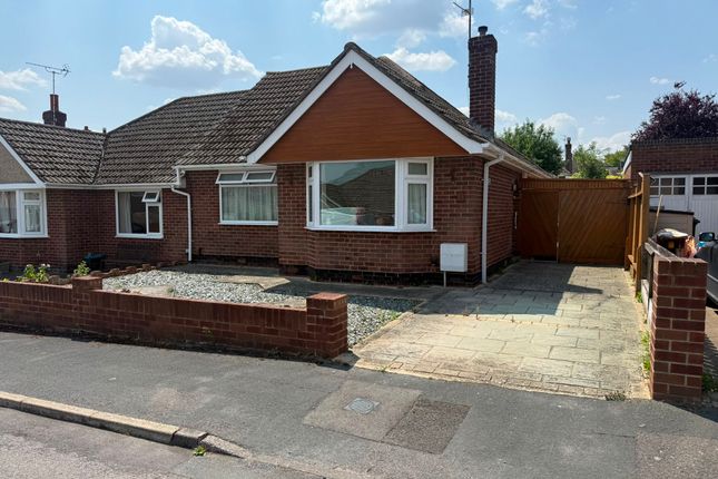 2 bed property, in Banbury Close, £300,000
