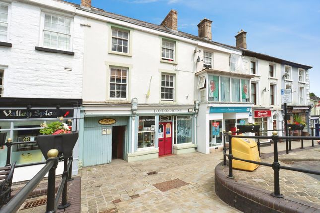 3 bed property, in The Square, £150,000