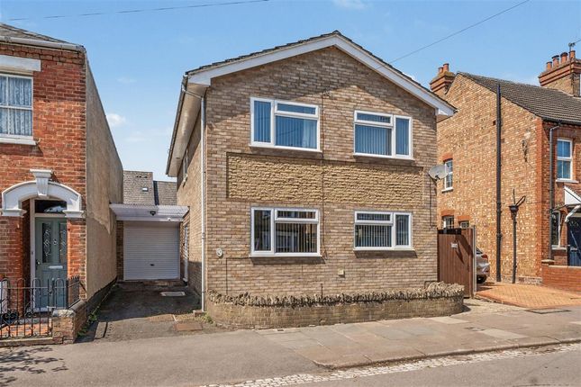 4 bed property, in Bradgate Road, £500,000