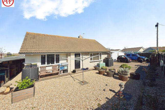 2 bed property, in Fairford Close, £370,000