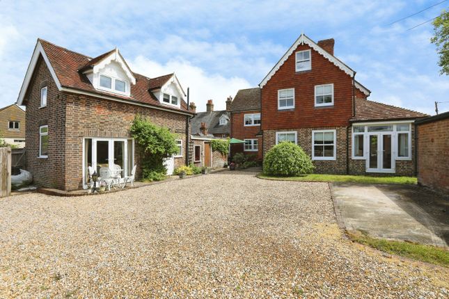 5 bed property, in Blackham, £765,000