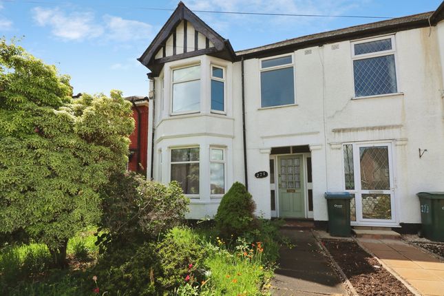 3 bed property, in Holbrook Lane, £200,000