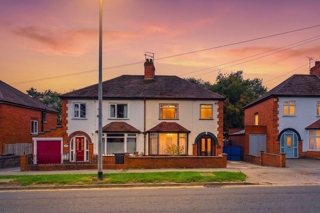 3 bed property, in Greetwell Road, £270,000