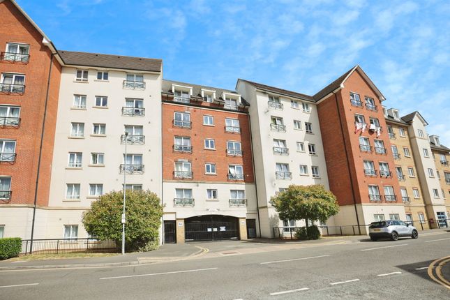 2 bed property, in Broad Street, £94,950