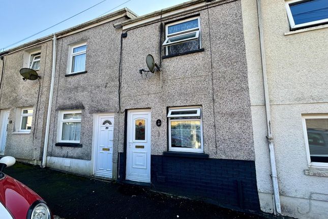 2 bed property, in Brick Street, £85,000