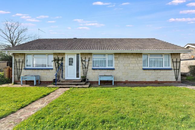 3 bed property, in Nicholas Close, £250,000