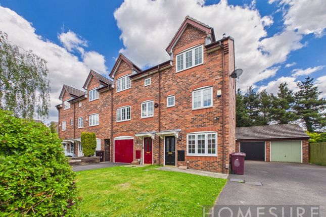 4 bed property, in Stokes Close, £280,000
