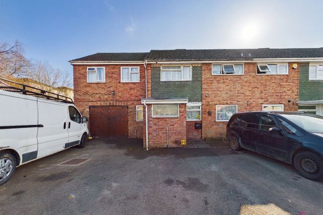 5 bed property, in Imjin Road, £465,000