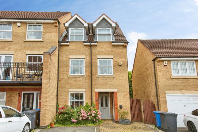 3 bed property, in Othello Drive, £280,000