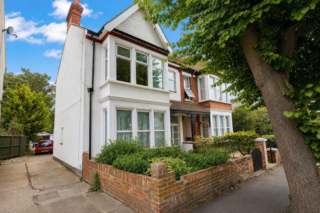 1 bed property, in Honiton Road, £165,000