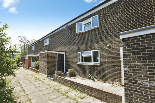 3 bed property, in Jamaica Place, £200,000