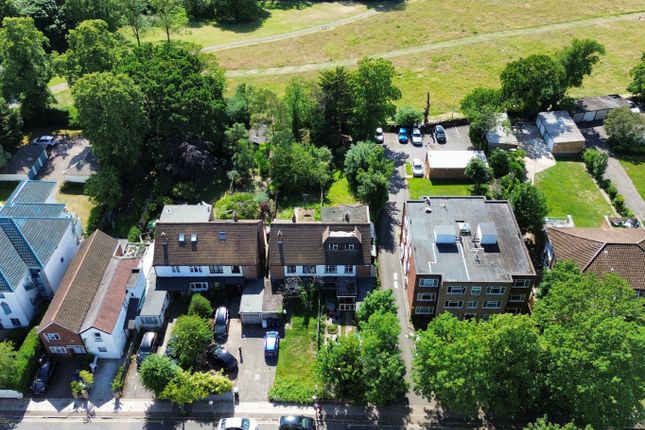 4 bed property, in Sunningfields Road, £800,000