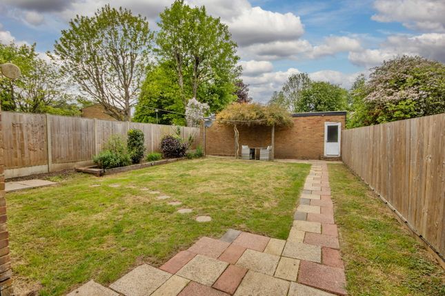 4 bed property, in Manor Forstal, £500,000