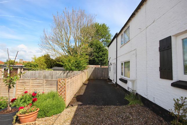2 bed property, in Old Lane, £135,000