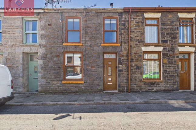 3 bed property, in Alexandra Road, £125,000