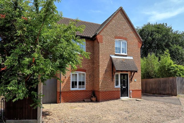 3 bed property, in Maple Drive, £475,000