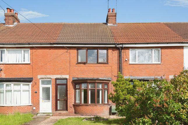 2 bed property, in Main Road, £110,000