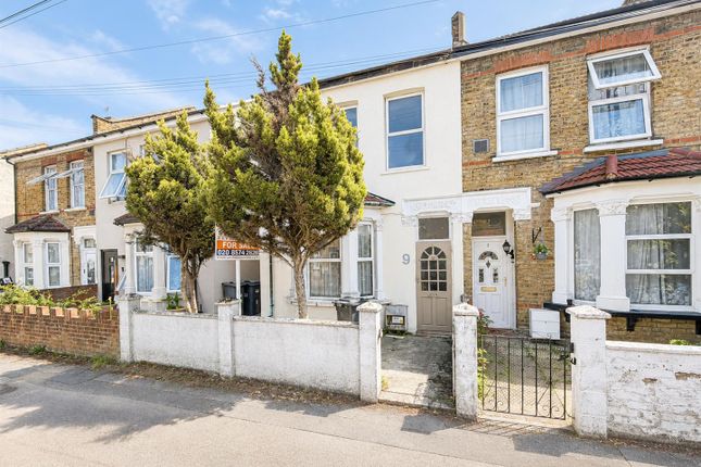 3 bed property, in Rossindel Road, £450,000