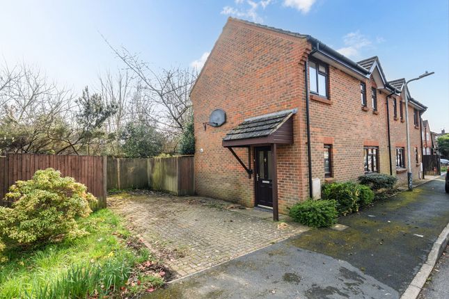 2 bed property, in Crendon Park, £300,000