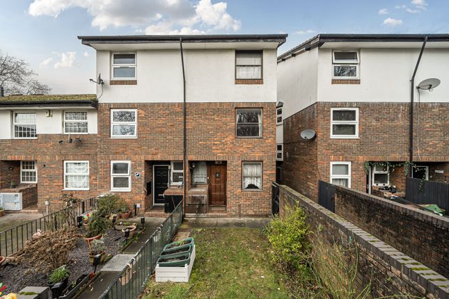 4 bed property, in Frankland Close, £625,000