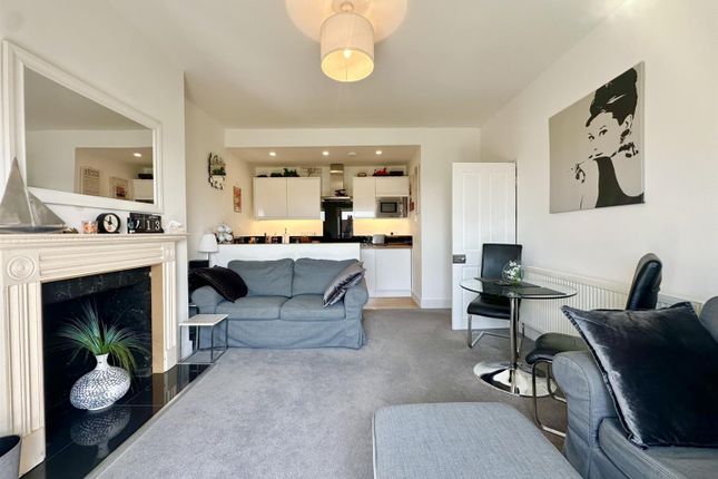 2 bed property, in Wickham Avenue, £225,000
