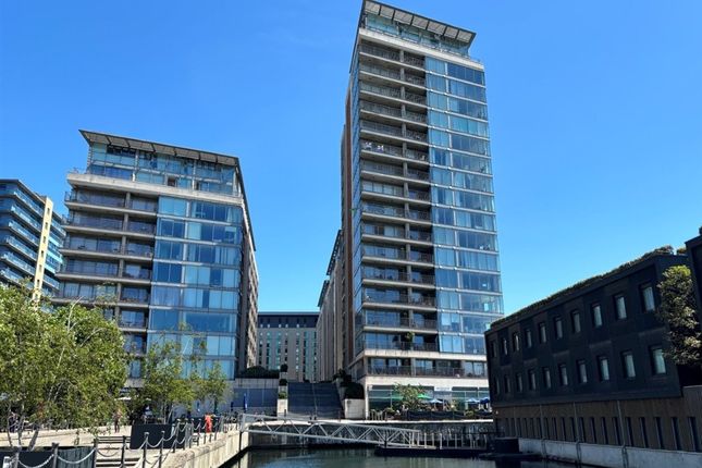 2 bed property, in Western Gateway, £475,000