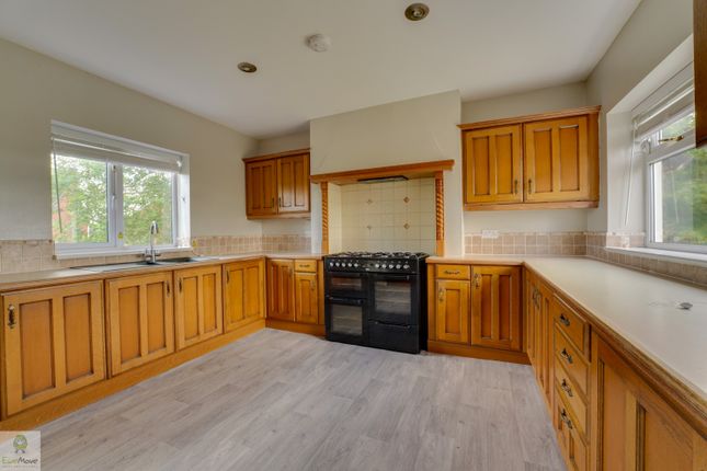 5 bed property, in Wattles Lane, £580,000