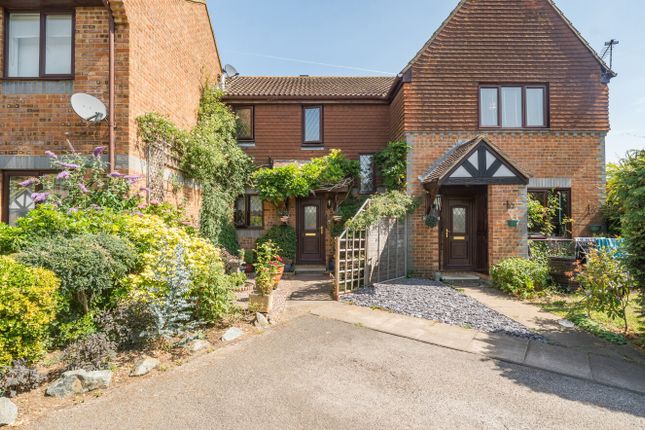 2 bed property, in Guildford, £420,000