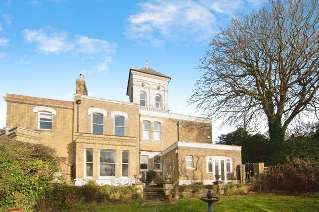 7 bed property, in Hoads Wood Road, £620,000