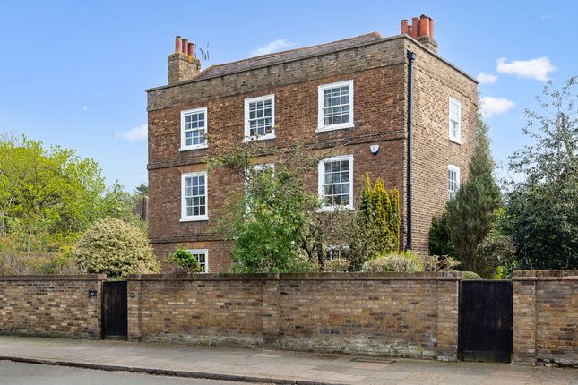 5 bed property, in High Street, £1,750,000