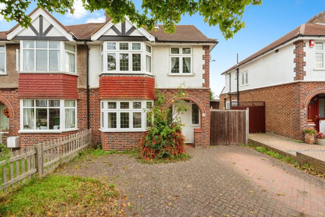 4 bed property, in Brockenhurst Avenue, £700,000