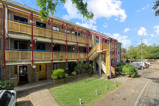 3 bed property, in Grasmere Gardens, £325,000