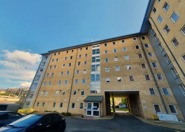 1 bed property, in Great Horton Road, £30,999