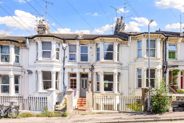 2 bed property, in Gladstone Place, £450,000