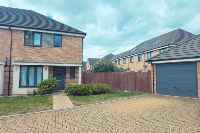 3 bed property, in Henry Close, £475,000