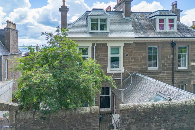 1 bed property, in Adelaide Place, £129,995