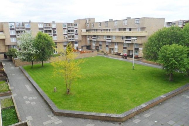 1 bed property, in Waterloo Walk, £29,000