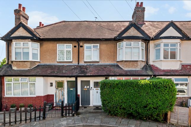 3 bed property, in Dinton Road, £450,000