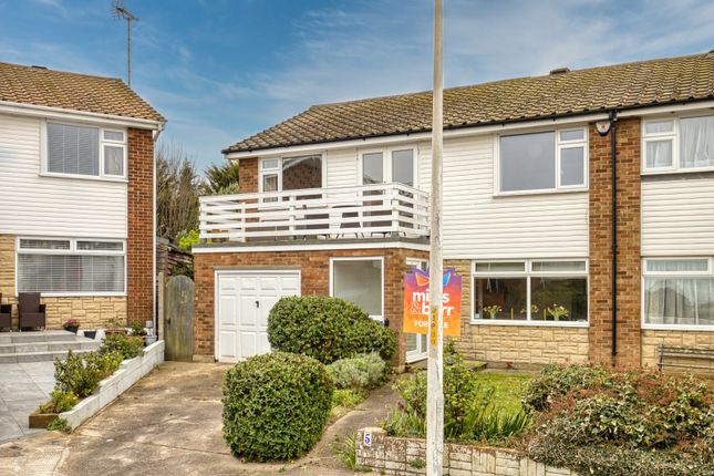 4 bed property, in Dolphin Close, £450,000