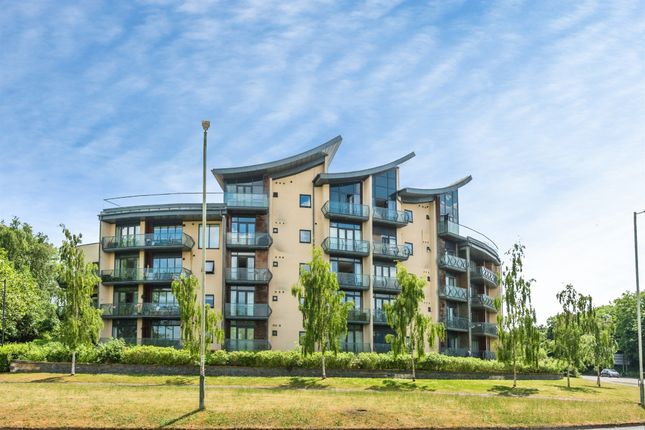 2 bed property, in Tunnicliffe Close, £200,000