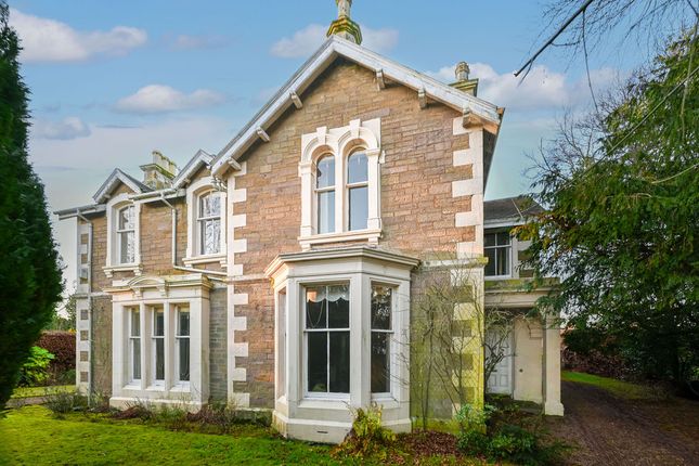 5 bed property, in Rowanlea, £580,000