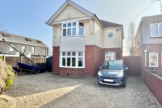 3 bed property, in Ashmore Crescent, £635,000