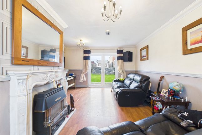 3 bed property, in Blackthorn Road, £185,000