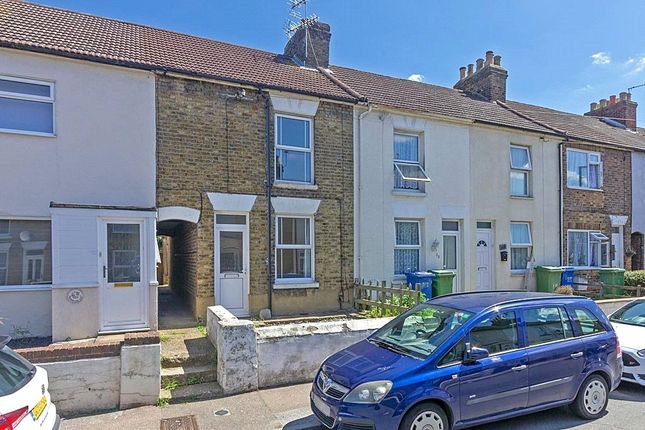 2 bed property, in Goodnestone Road, £190,000