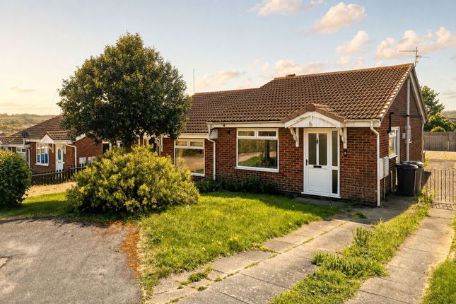 2 bed property, in Ely Way, £110,000