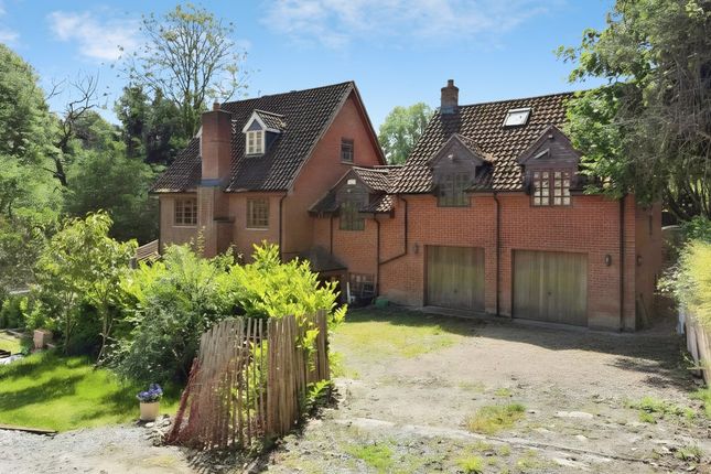 6 bed property, in Lower Road, £325,000