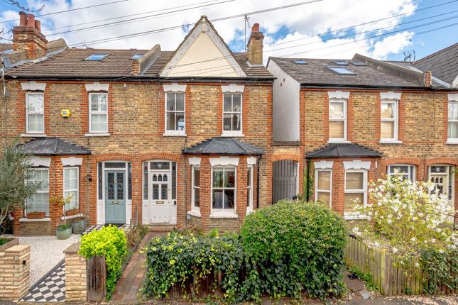 2 bed property, in Laurel Avenue, £850,000