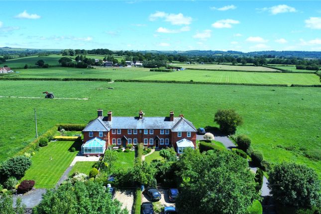 3 bed property, in Lawn Farm Cottages, £425,000