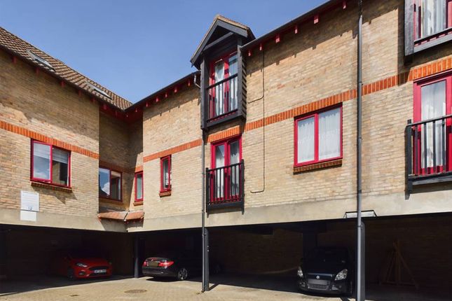 Studio, in St. Georges Court, £90,000