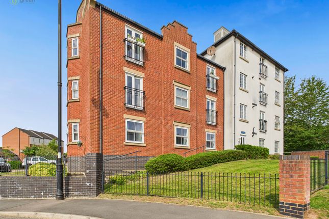 2 bed property, in Horseshoe Crescent, £140,000